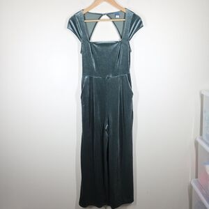 NWT Old Navy Dark Green Velvet Wide Leg Fit And Flare Jumpsuit Short Sleeve XS